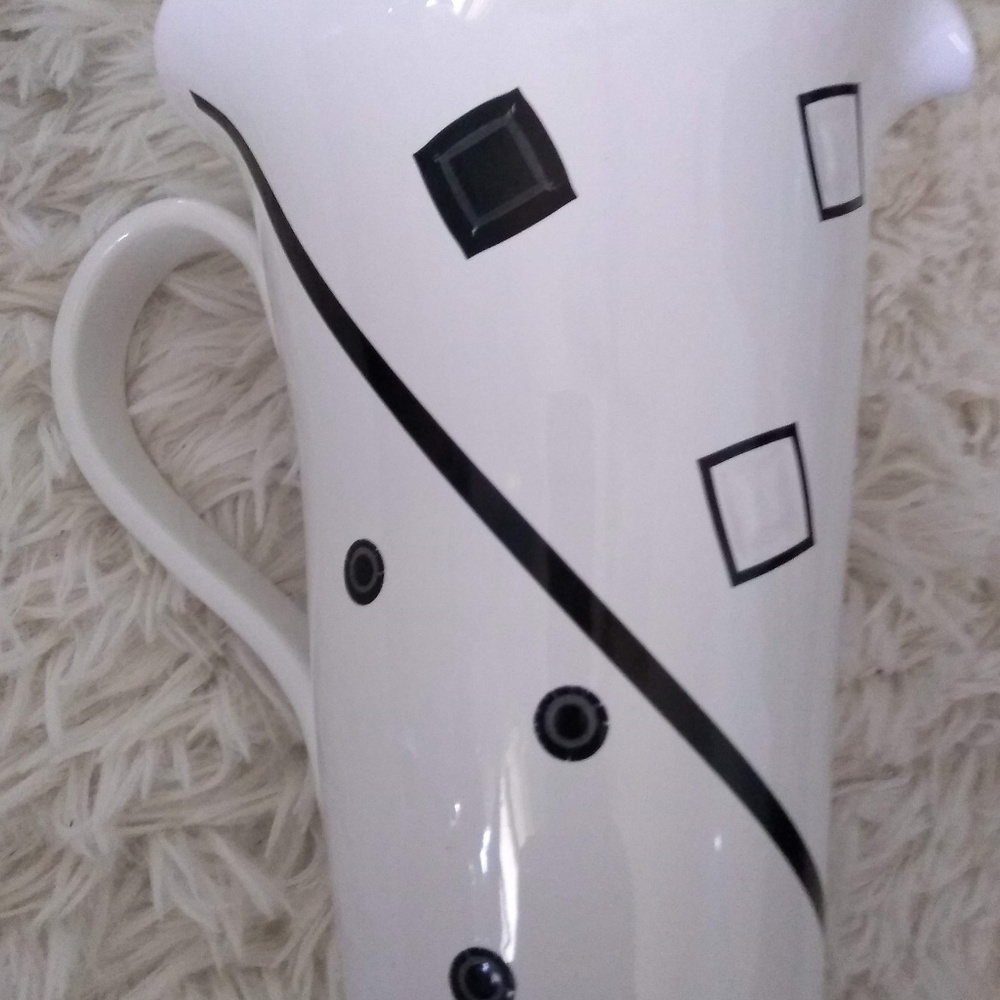 Deruta Italy Tiriduzzi Handmade Tall White Pitcher